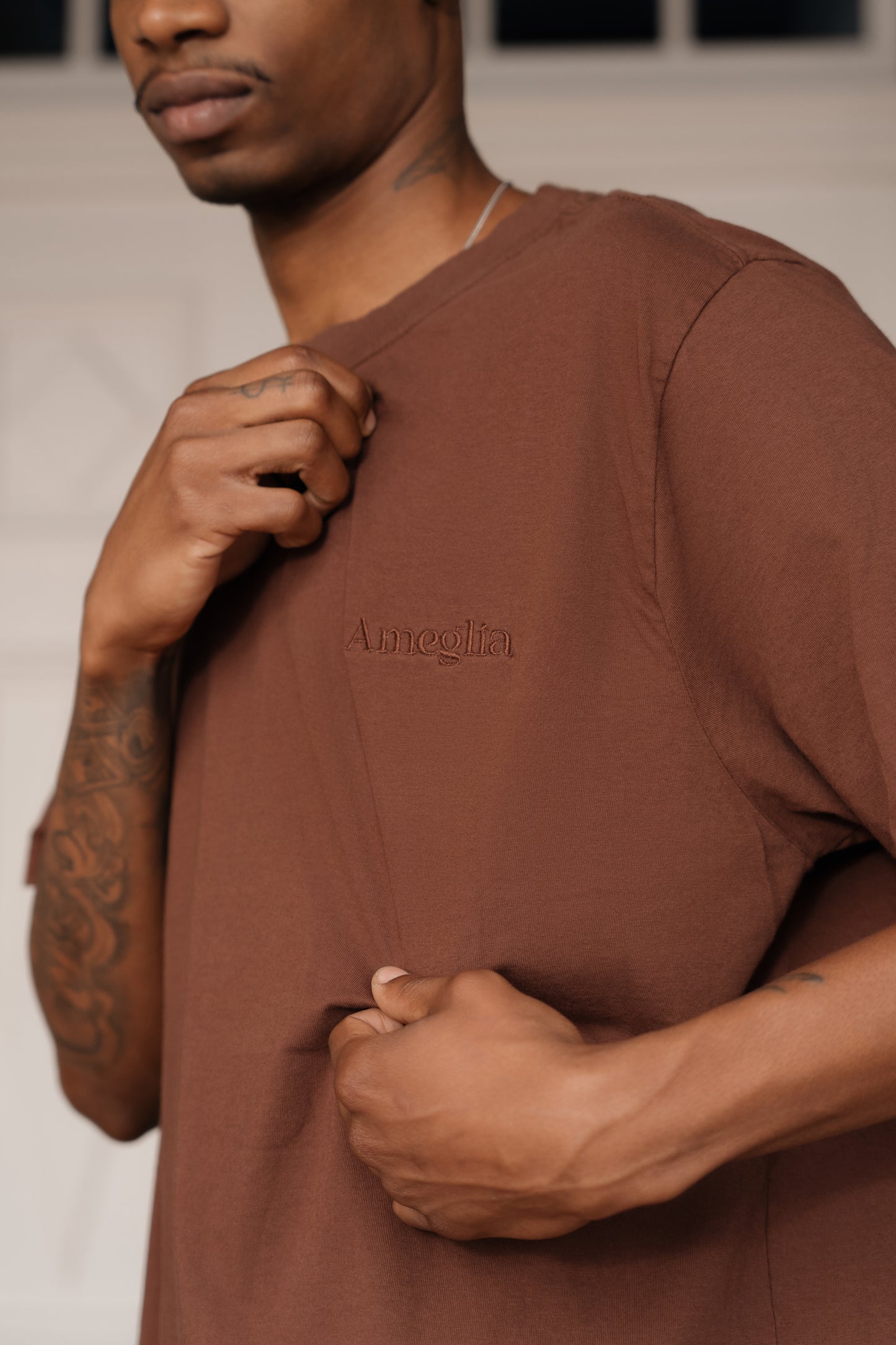 Camiseta Básica Marrom